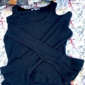 Cute black off the shoulder long sleeve duck wrist top